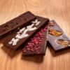 Økologisk Chokolade: Vælg mellem Mandler, Havtorn, Kakaonibs eller Hindbær